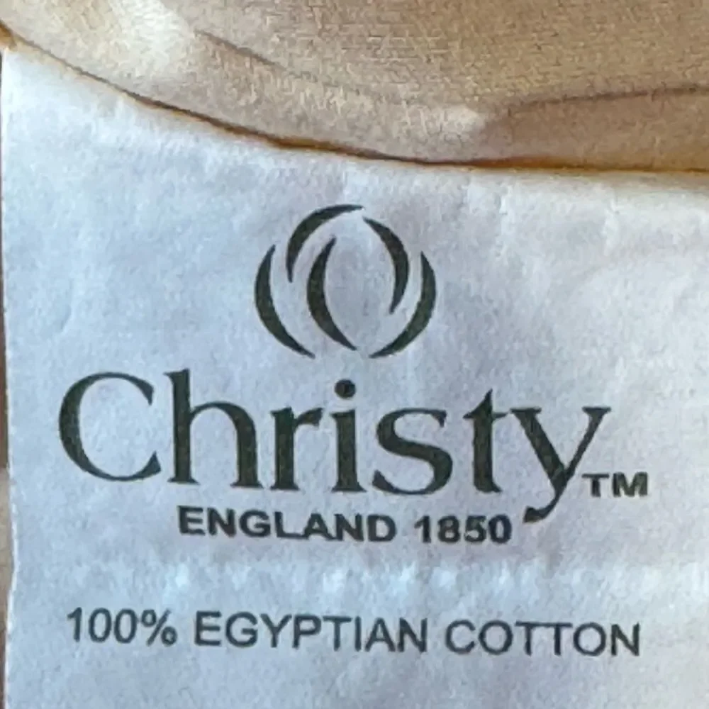CHRISTY OF ENGLAND KING DUVET SET (4) PILLOW SHAMS.